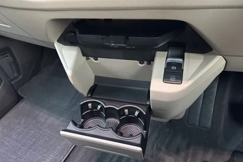 PL72WHR Volkswagen Multivan 1.4 TSI eHybrid Style 5dr DSG Thumbnail #34