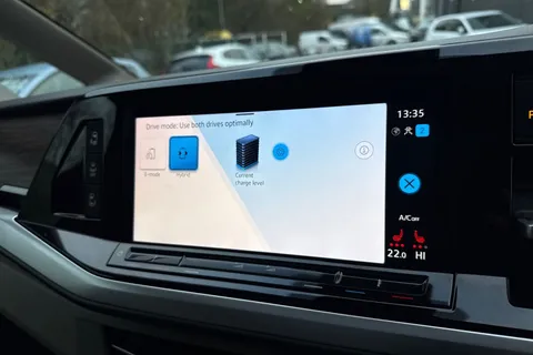 PL72WHR Volkswagen Multivan 1.4 TSI eHybrid Style 5dr DSG Thumbnail #42