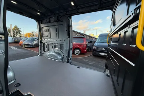 BT75EKG Volkswagen Crafter 2.0 TDI 140PS Commerce Plus High Roof Auto-Twin Slider Thumbnail #45