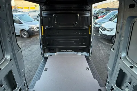 BT75EKG Volkswagen Crafter 2.0 TDI 140PS Commerce Plus High Roof Auto-Twin Slider Thumbnail #46