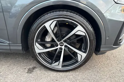 10 of 59 for Audi Q7 Black Edition 55 TFSI quattro 340 PS tiptronic