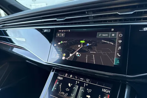 17 of 59 for Audi Q7 Black Edition 55 TFSI quattro 340 PS tiptronic