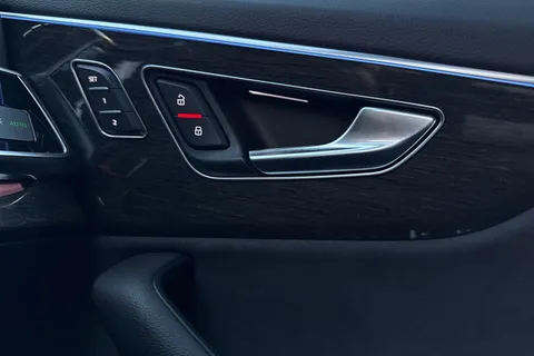 21 of 59 for Audi Q7 Black Edition 55 TFSI quattro 340 PS tiptronic