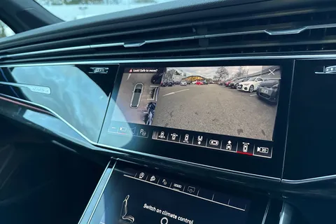 33 of 59 for Audi Q7 Black Edition 55 TFSI quattro 340 PS tiptronic