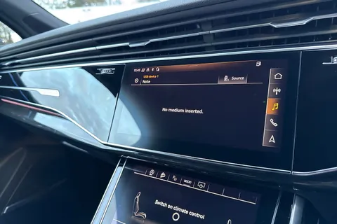 39 of 59 for Audi Q7 Black Edition 55 TFSI quattro 340 PS tiptronic