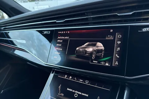 46 of 59 for Audi Q7 Black Edition 55 TFSI quattro 340 PS tiptronic