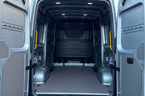 BT75EDV Volkswagen Crafter 2.0 TDI 140PS Commerce Plus High Roof Auto-Twin Slider Thumbnail #7