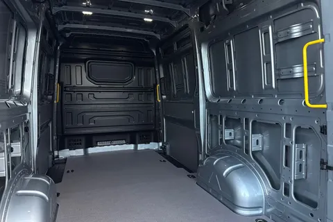 BT75EDV Volkswagen Crafter 2.0 TDI 140PS Commerce Plus High Roof Auto-Twin Slider Thumbnail #44