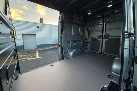 BT75EDV Volkswagen Crafter 2.0 TDI 140PS Commerce Plus High Roof Auto-Twin Slider Thumbnail #49