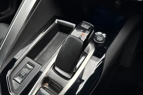 BJ72RBF PEUGEOT 3008 1.6 13.2kWh GT Premium e-EAT Euro 6 (s/s) 5dr Thumbnail #19