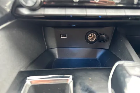 BJ72RBF PEUGEOT 3008 1.6 13.2kWh GT Premium e-EAT Euro 6 (s/s) 5dr Thumbnail #56