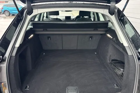 OY67GOJ Audi A4 Avant 2.0 TDI ultra SE Euro 6 (s/s) 5dr Thumbnail #6