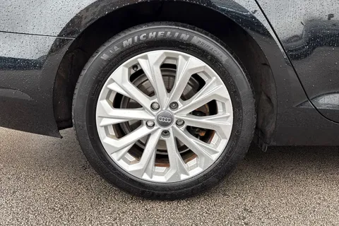 OY67GOJ Audi A4 Avant 2.0 TDI ultra SE Euro 6 (s/s) 5dr Thumbnail #10