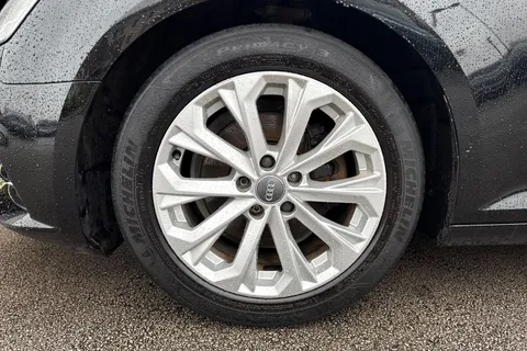 OY67GOJ Audi A4 Avant 2.0 TDI ultra SE Euro 6 (s/s) 5dr Thumbnail #11