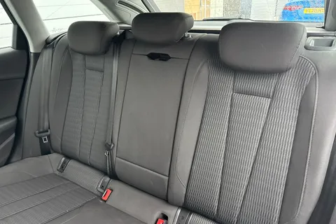 OY67GOJ Audi A4 Avant 2.0 TDI ultra SE Euro 6 (s/s) 5dr Thumbnail #18