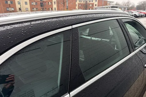 OY67GOJ Audi A4 Avant 2.0 TDI ultra SE Euro 6 (s/s) 5dr Thumbnail #25