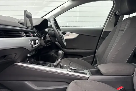 OY67GOJ Audi A4 Avant 2.0 TDI ultra SE Euro 6 (s/s) 5dr Thumbnail #30