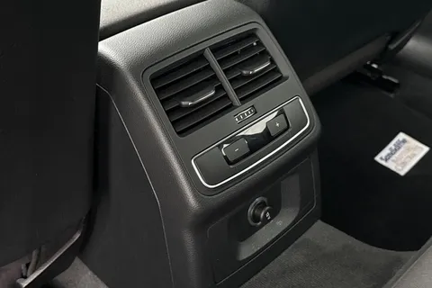 OY67GOJ Audi A4 Avant 2.0 TDI ultra SE Euro 6 (s/s) 5dr Thumbnail #32