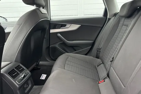 OY67GOJ Audi A4 Avant 2.0 TDI ultra SE Euro 6 (s/s) 5dr Thumbnail #33