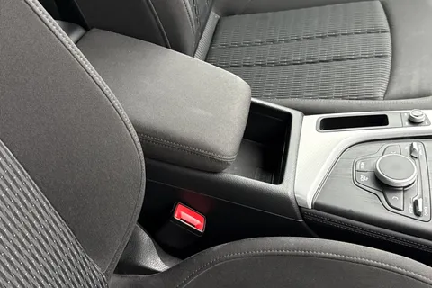 OY67GOJ Audi A4 Avant 2.0 TDI ultra SE Euro 6 (s/s) 5dr Thumbnail #37