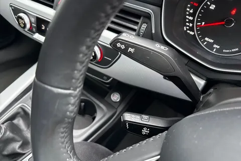 OY67GOJ Audi A4 Avant 2.0 TDI ultra SE Euro 6 (s/s) 5dr Thumbnail #55