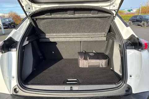 SD72WJL PEUGEOT e-2008 50kWh GT Auto 5dr (7kW Charger) Thumbnail #6