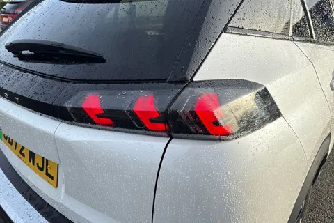 SD72WJL PEUGEOT e-2008 50kWh GT Auto 5dr (7kW Charger) Thumbnail #7