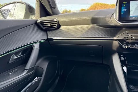 SD72WJL PEUGEOT e-2008 50kWh GT Auto 5dr (7kW Charger) Thumbnail #19