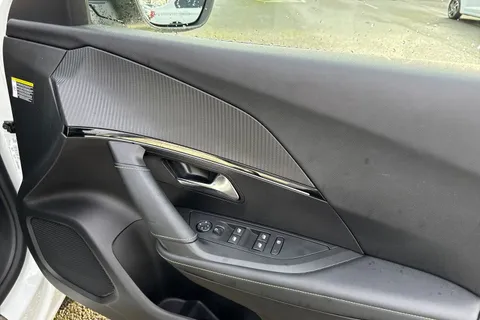SD72WJL PEUGEOT e-2008 50kWh GT Auto 5dr (7kW Charger) Thumbnail #20