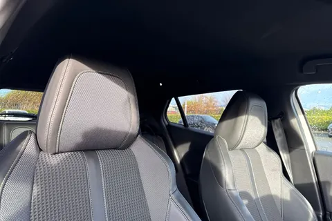 SD72WJL PEUGEOT e-2008 50kWh GT Auto 5dr (7kW Charger) Thumbnail #23