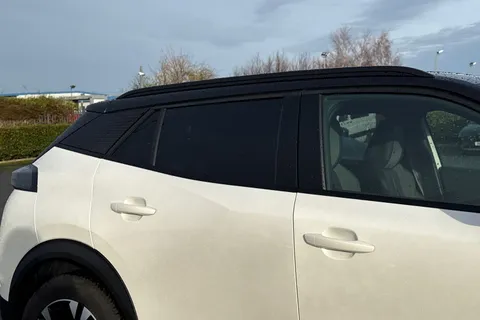 SD72WJL PEUGEOT e-2008 50kWh GT Auto 5dr (7kW Charger) Thumbnail #34