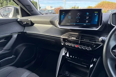 SD72WJL PEUGEOT e-2008 50kWh GT Auto 5dr (7kW Charger) Thumbnail #43