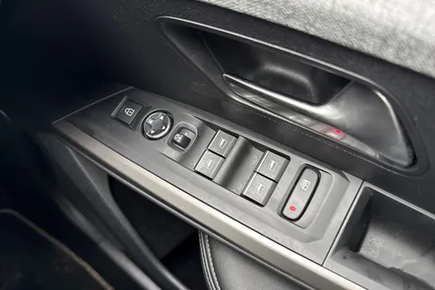 KO74ZZM PEUGEOT 3008 1.2 HYBRID GT e-DSC6 Euro 6 (s/s) 5dr Thumbnail #42