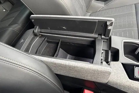 KO74ZZM PEUGEOT 3008 1.2 HYBRID GT e-DSC6 Euro 6 (s/s) 5dr Thumbnail #60