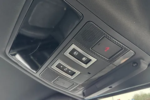 KS24BZO Land Rover Defender 110 2.0 P400e X-Dynamic HSE 5dr Thumbnail #24