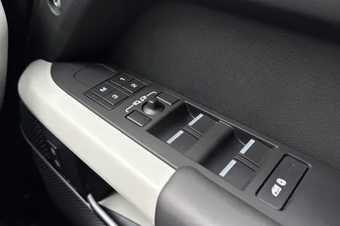 KS24BZO Land Rover Defender 110 2.0 P400e X-Dynamic HSE 5dr Thumbnail #26