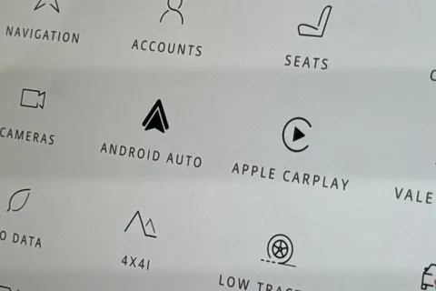 KS24BZO Land Rover Defender 110 2.0 P400e X-Dynamic HSE 5dr Thumbnail #37