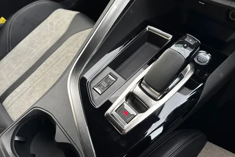 SD71JKU PEUGEOT 3008 1.6 13.2kWh GT e-EAT Euro 6 (s/s) 5dr Thumbnail #23