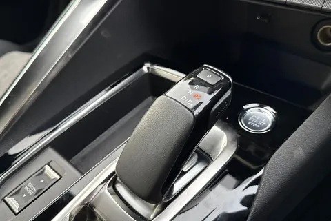 SD71JKU PEUGEOT 3008 1.6 13.2kWh GT e-EAT Euro 6 (s/s) 5dr Thumbnail #58