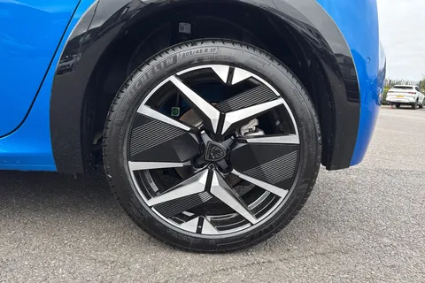 DF75OMG PEUGEOT e-208 51kWh GT Premium Auto 5dr (7.4kW Charger) Thumbnail #12