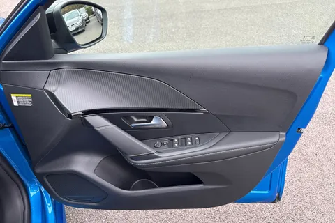 DF75OMG PEUGEOT e-208 51kWh GT Premium Auto 5dr (7.4kW Charger) Thumbnail #20