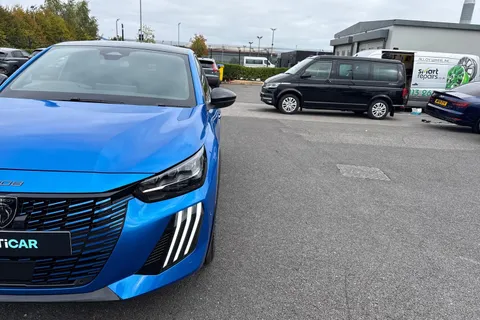 DF75OMG PEUGEOT e-208 51kWh GT Premium Auto 5dr (7.4kW Charger) Thumbnail #25