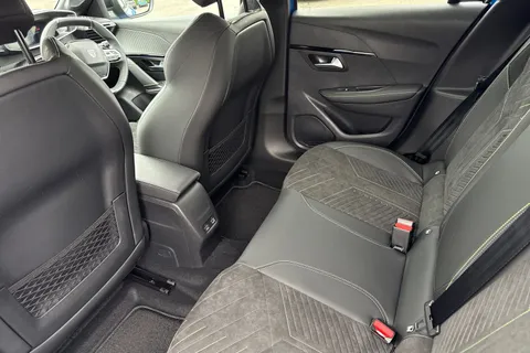 DF75OMG PEUGEOT e-208 51kWh GT Premium Auto 5dr (7.4kW Charger) Thumbnail #35