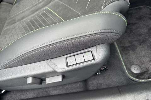 DF75OMG PEUGEOT e-208 51kWh GT Premium Auto 5dr (7.4kW Charger) Thumbnail #39