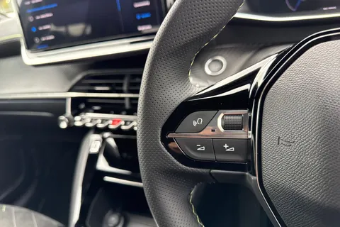 DF75OMG PEUGEOT e-208 51kWh GT Premium Auto 5dr (7.4kW Charger) Thumbnail #40