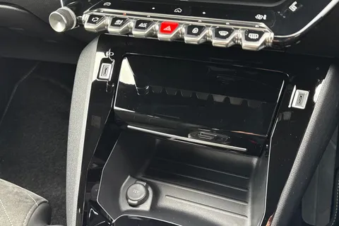 DF75OMG PEUGEOT e-208 51kWh GT Premium Auto 5dr (7.4kW Charger) Thumbnail #56