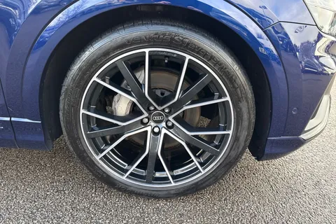 10 of 59 for Audi Q8 Black Edition 55 TFSI quattro 340 PS tiptronic