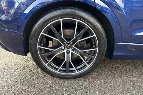 11 of 59 for Audi Q8 Black Edition 55 TFSI quattro 340 PS tiptronic