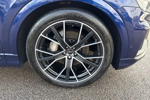 12 of 59 for Audi Q8 Black Edition 55 TFSI quattro 340 PS tiptronic