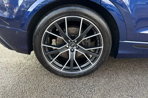 13 of 59 for Audi Q8 Black Edition 55 TFSI quattro 340 PS tiptronic